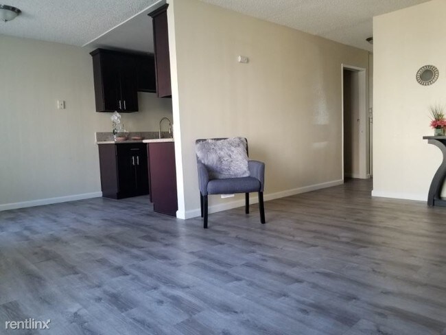 Building Photo - 2 br, 1 bath Apartment - 743 S. Magnolia Ave