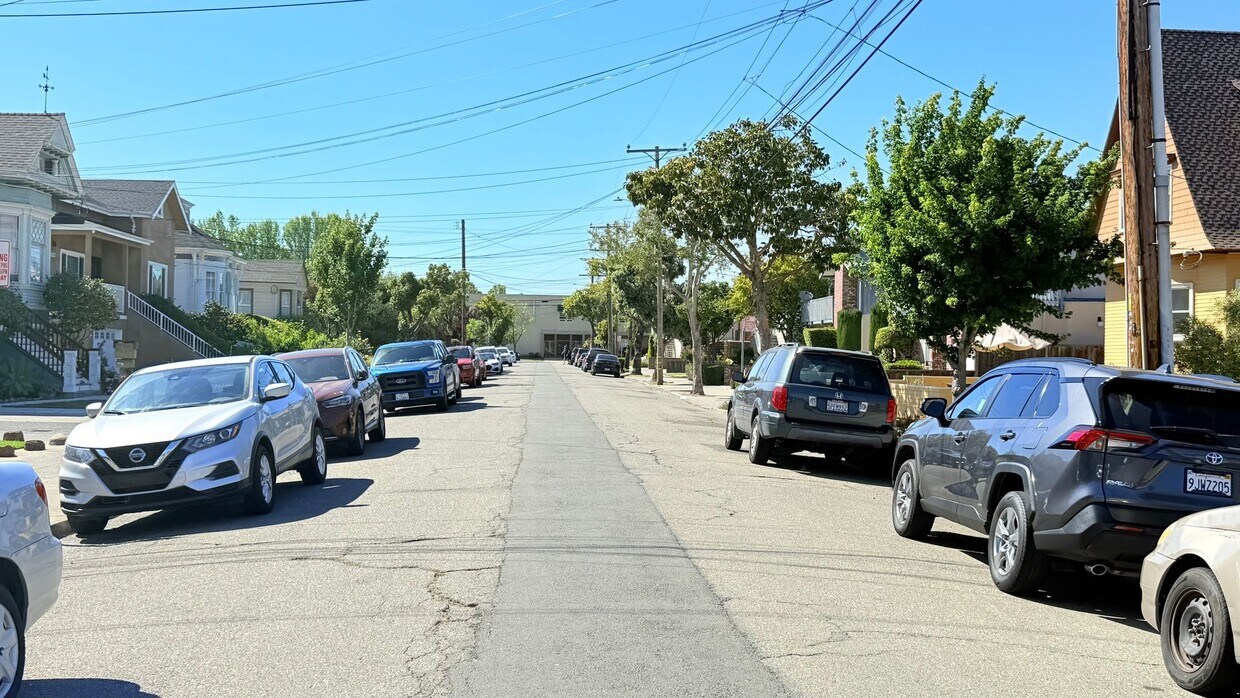 Foto del edificio - 3242 Briggs Ave