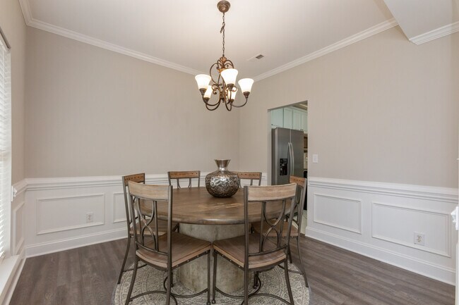 Comedor - 906 Balsam Terrace