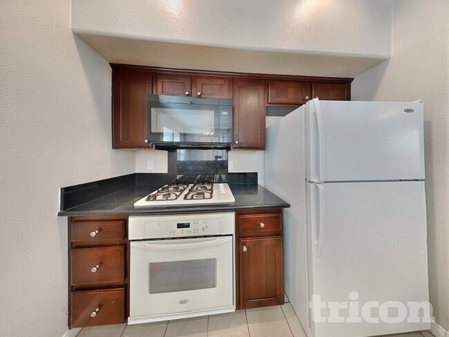 Foto del edificio - 5372 Flowing Spring St