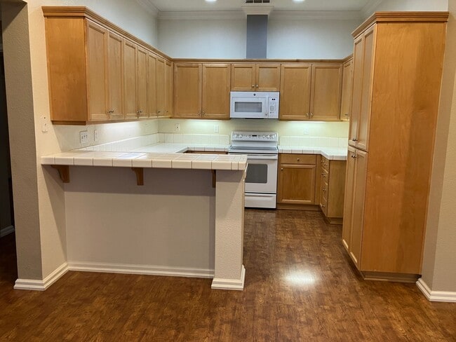 Building Photo - 358 Sunshine Way