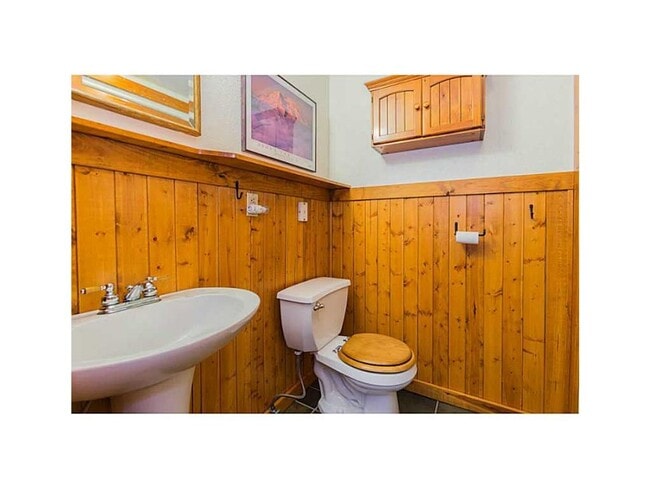 Foto del edificio - 4 bedroom rustic home, private acreage