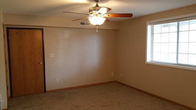 Foto del edificio - FALL 2024!  2 Bedroom, 1 bath condo in Nor...