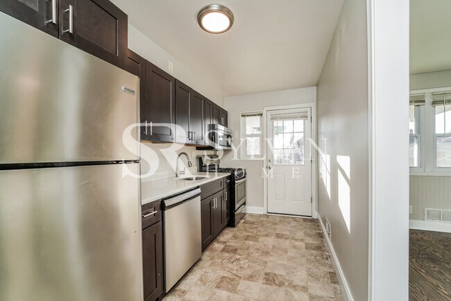 Building Photo - Four bedroom townhome available now!