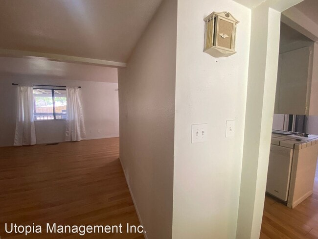 Building Photo - 3 br, 2 bath House - 8922 Vincent Ave