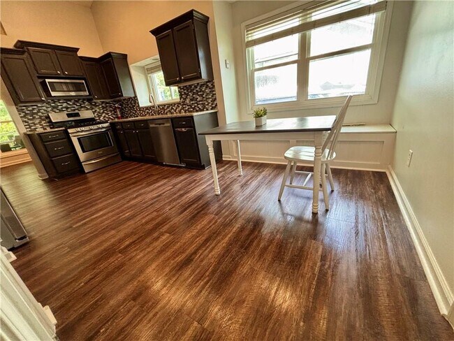Foto del edificio - 523 Bluff Ct