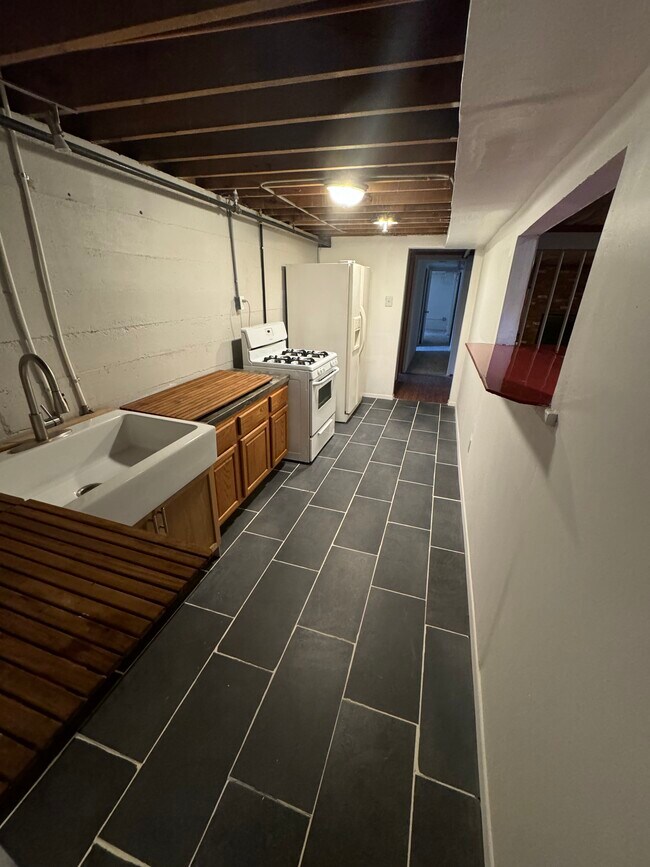Kitchen - 4025 Dover St