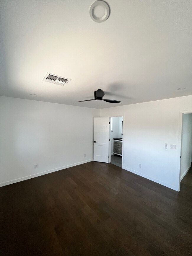 Foto del edificio - 6407 E Wilshire Dr