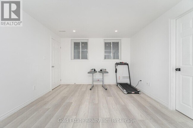 Photo du bâtiment - 292 Freure Dr