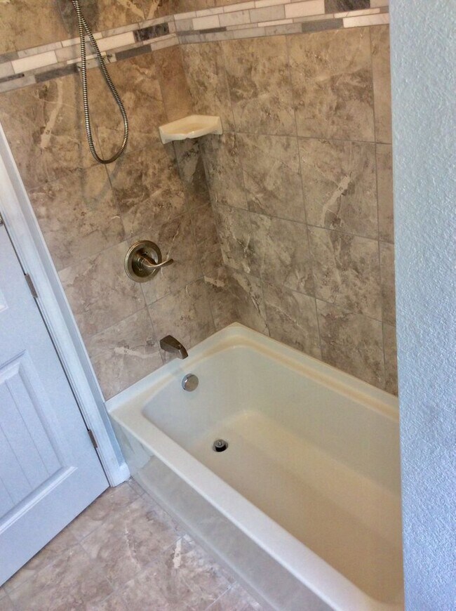 Foto del edificio - ***3 BED 3 FULL Bath SUPER Near Naval Medi...