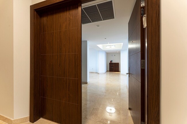 Building Photo - 19333 Collins Ave