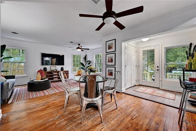 Foto del edificio - 3207 Breeze Terrace