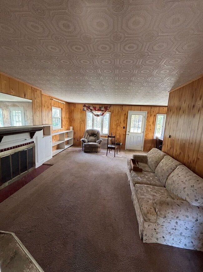 Building Photo - Charming 2-Bedroom Single-Family Home with Garage and Off-Street Parking