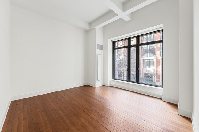 Building Photo - Luxury huge 1 bed with 11FT Ceiling