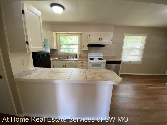 Building Photo - 3 br, 1 bath House - 1003 W South St