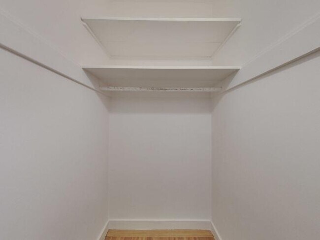 Building Photo - bedroom in San Francisco CA 94109