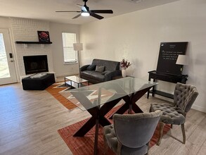 Building Photo - 2907 Woodrich Dr