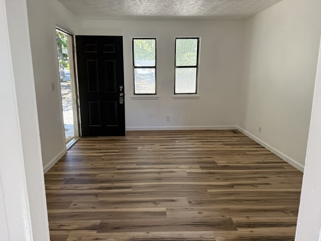 Building Photo - 836 Miller Estates Rd