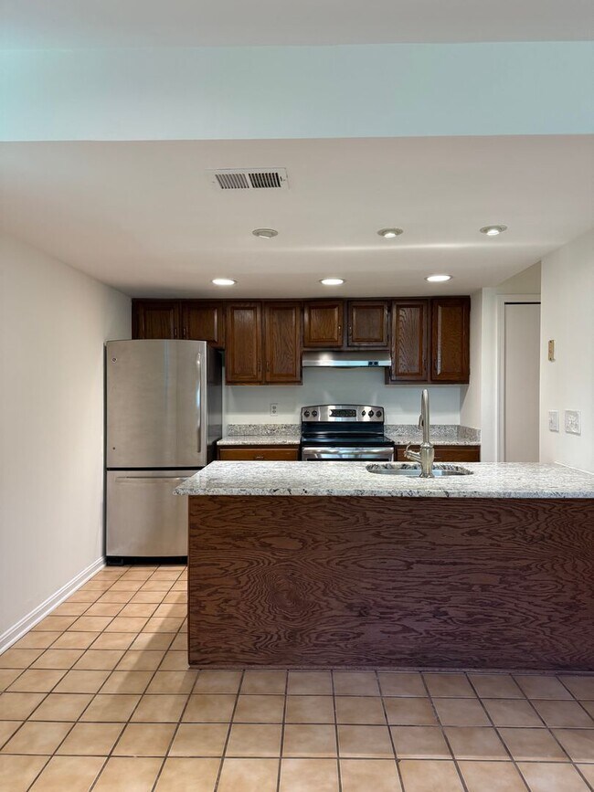 Building Photo - Hillcrest at Saffold Way