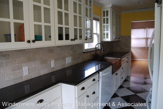 Building Photo - 4014 N Overlook Ter