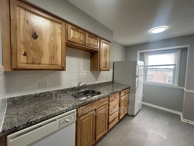 Foto del edificio - 7716 W 85th St