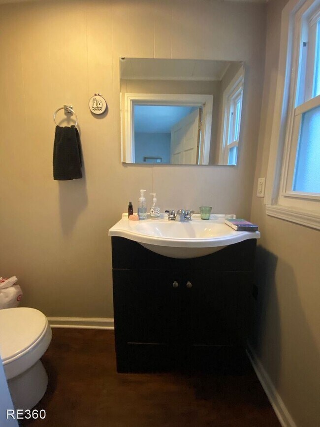 Building Photo - 3 br, 2.5 bath House - 210 Wilbert Street ...