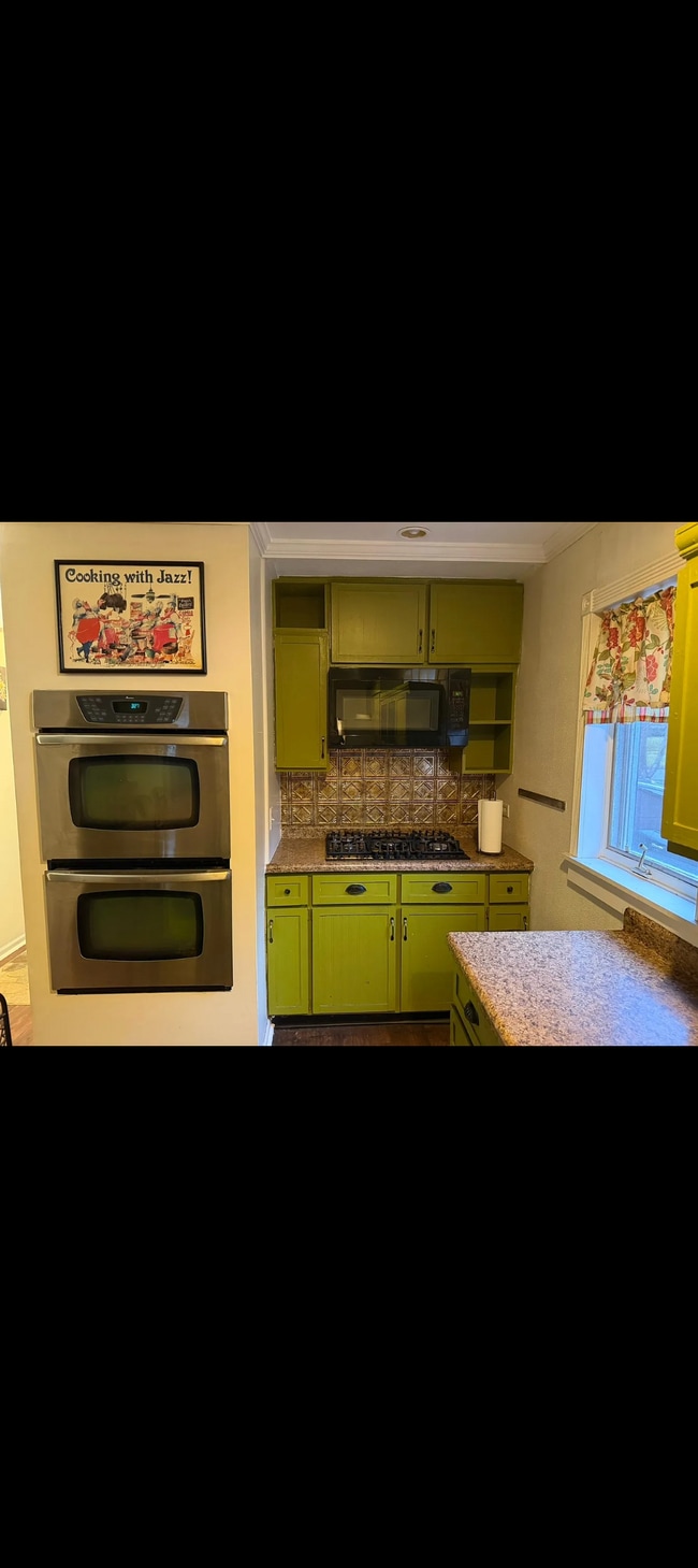 Building Photo - 28 N 7th Ave