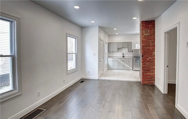 Building Photo - 87th,W.1308