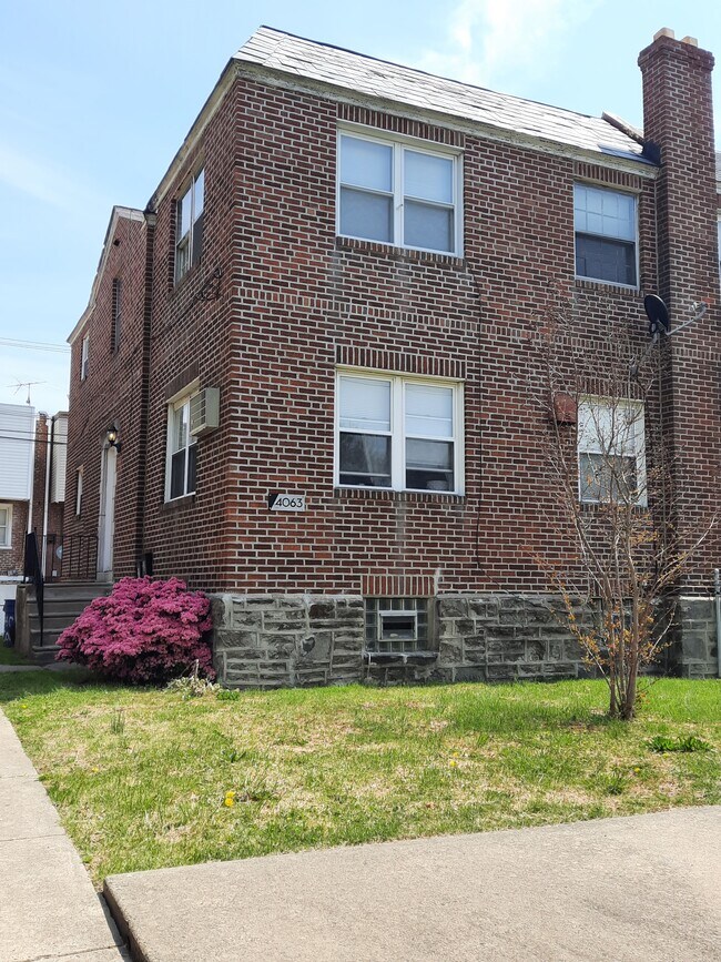 Building Photo - 4063 Comly St