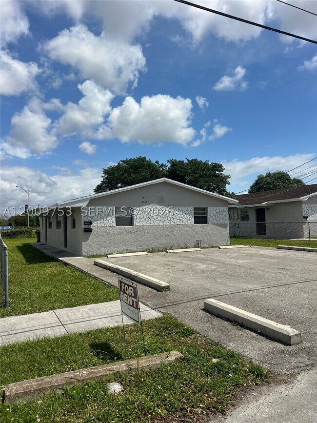 Foto del edificio - 11611 SW 215th St