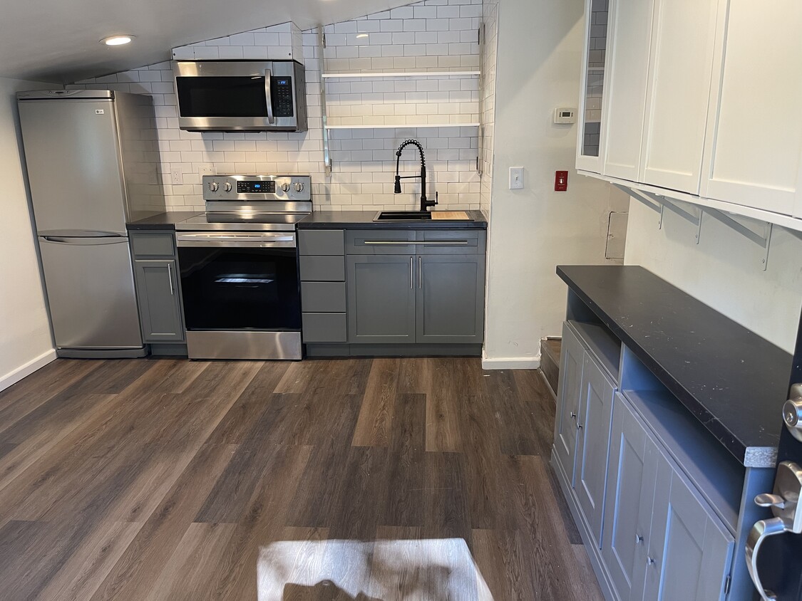 Foto principal - 54 Sherwood Rd