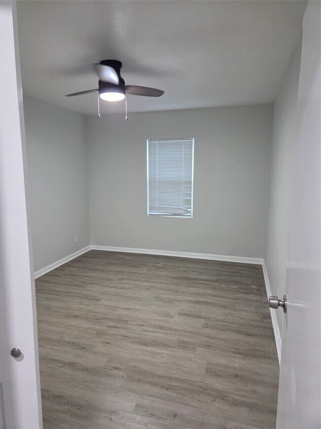 Building Photo - 619 13th St