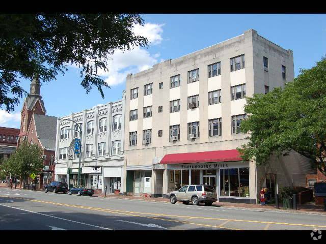 Building Photo - 184 Main St