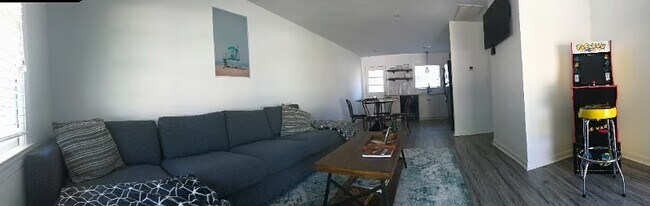 Foto del edificio - 419 Howle Ave