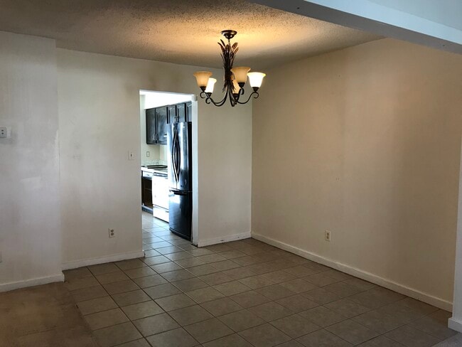 Building Photo - 242 Bridgewater Dr
