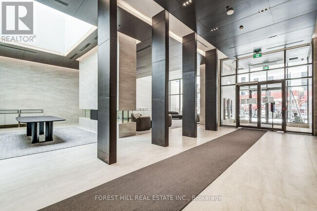 Photo du bâtiment - 2221-2221 Yonge St