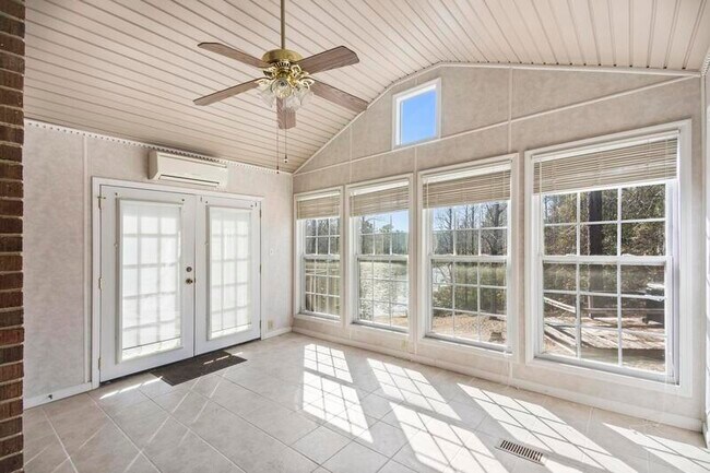 Building Photo - 102 Springwood Dr
