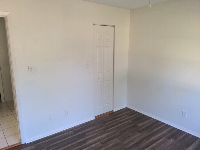 Building Photo - 224 Elliot Ave