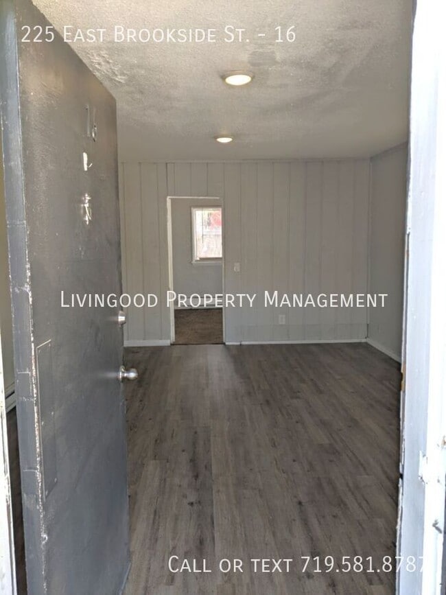 Building Photo - 225 E Brookside St