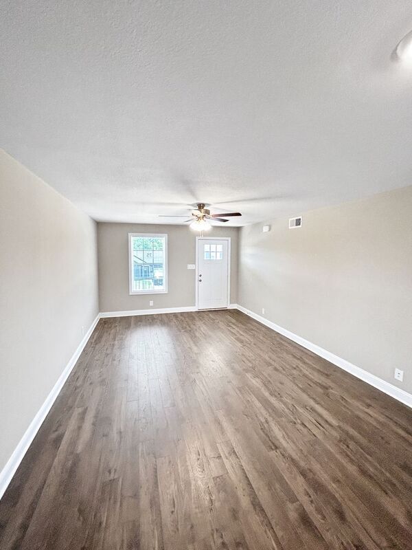 Foto del edificio - 117 Ardell Dr