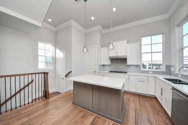 Building Photo - 826 Cage St