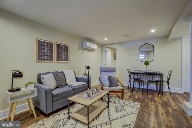 Foto del edificio - 921 L St NE