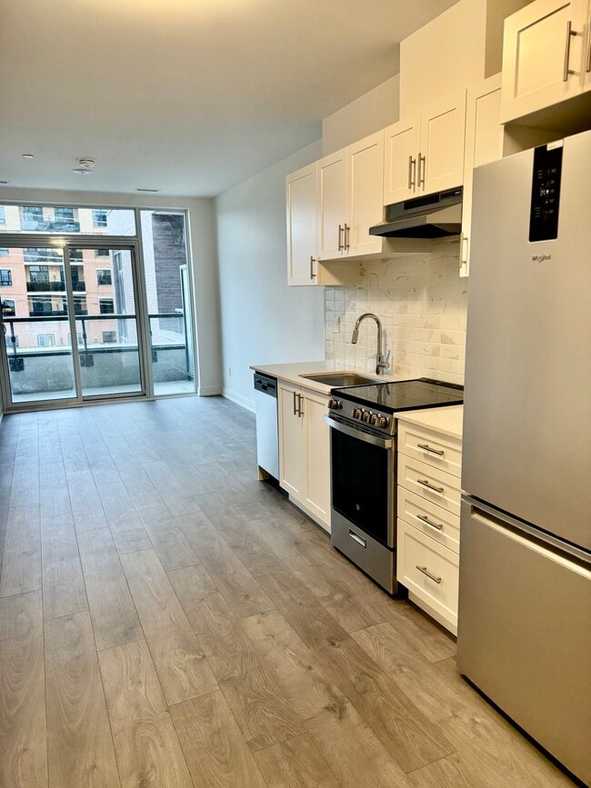 Building Photo - 705 Davis Dr