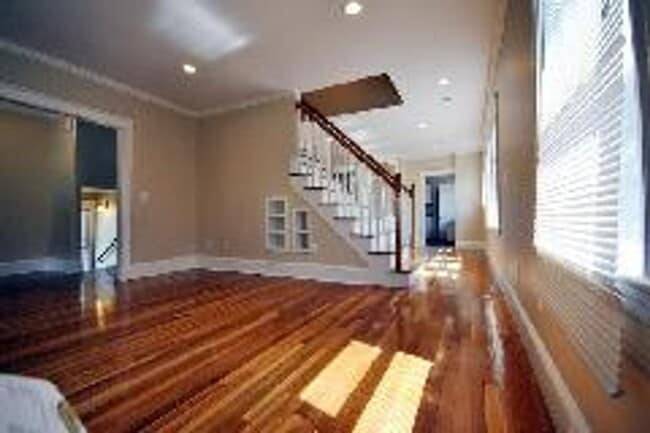 AVAILABLE SEPTEMBER 1ST - Huge, Beautiful, Fully Renovated Brighton / Oak Sq 4 Bed/2 bath. NO BR... - AVAILABLE SEPTEMBER 1ST - Huge, Beautiful, Fully Renovated Brighton / Oak Sq 4 Bed/2 bath.  NO BR... Apartment