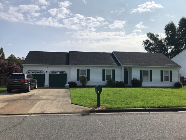 Building Photo - Lovely Ranch in Grassfield School District!