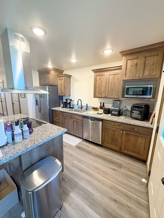 Building Photo - Southside Condo with Bridger Views