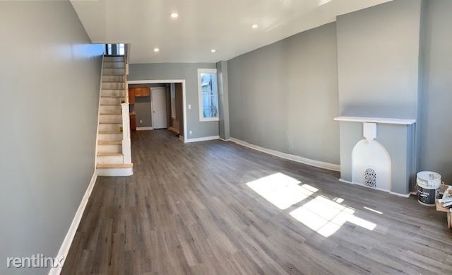 Building Photo - 3 br, 1 bath Townhome - 309 W Indiana Ave