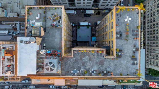 Foto del edificio - 215 W 7th St