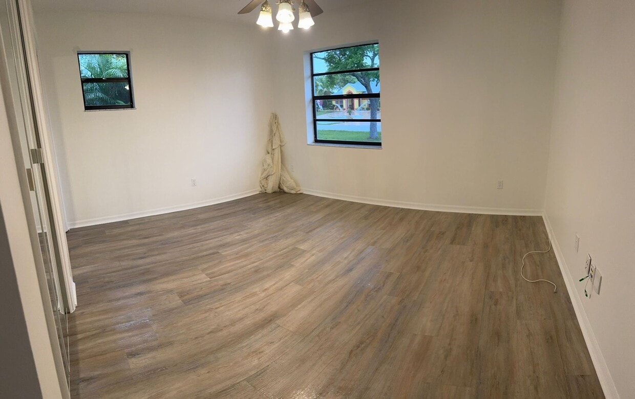 Foto del edificio - 574 SW Duval Ave