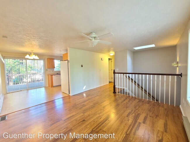 Foto del edificio - 3 br, 2 bath House - 4107 E Pratt Avenue